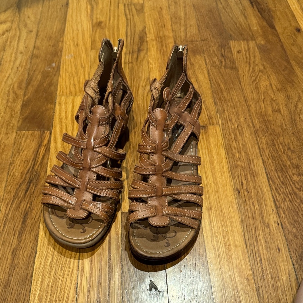 Elegant Tan Gladiator Sandals